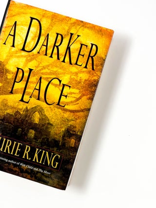 A DARKER PLACE. Laurie R. King.