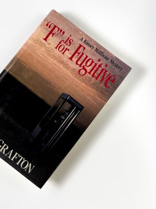 "F" IS FOR FUGITIVE. Sue Grafton.