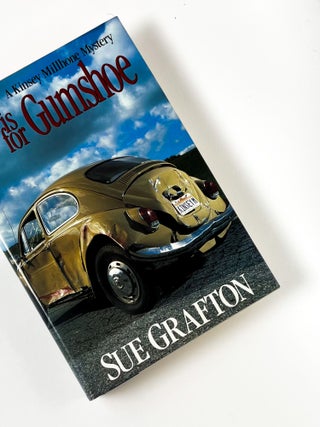 "G" IS FOR GUMSHOE. Sue Grafton.