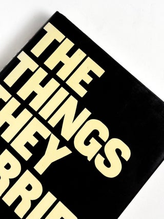 THE THINGS THEY CARRIED. Tim O'Brien.