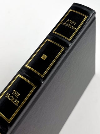 THE BROKER. John Grisham.