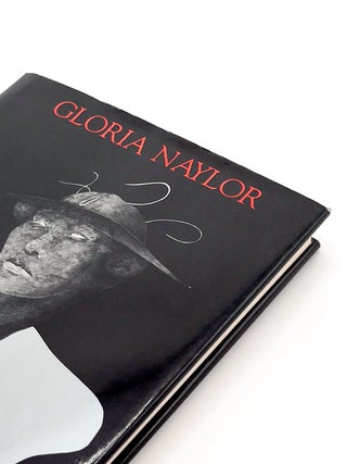 THE WOMEN OF BREWSTER PLACE. Gloria Naylor.