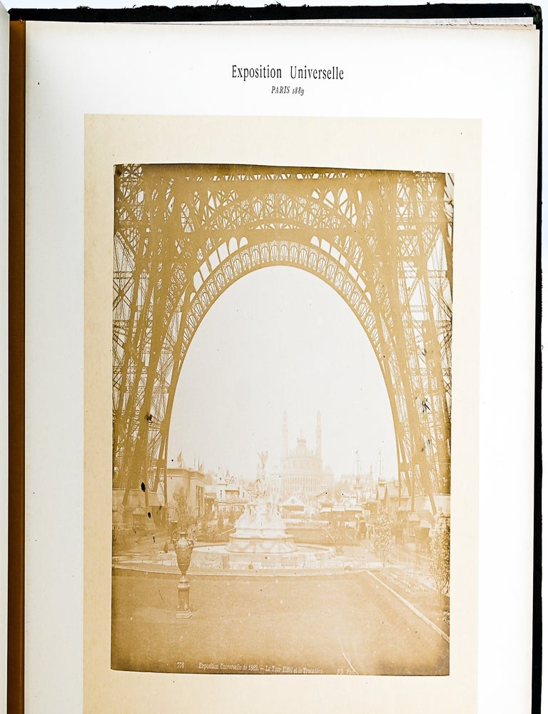 LA TOUR EIFFEL